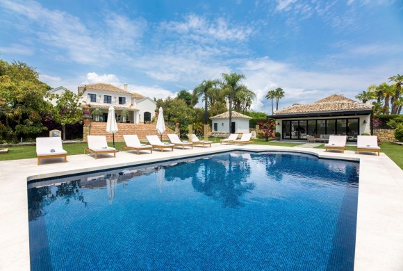 Villa for sale in Costa Del Sol