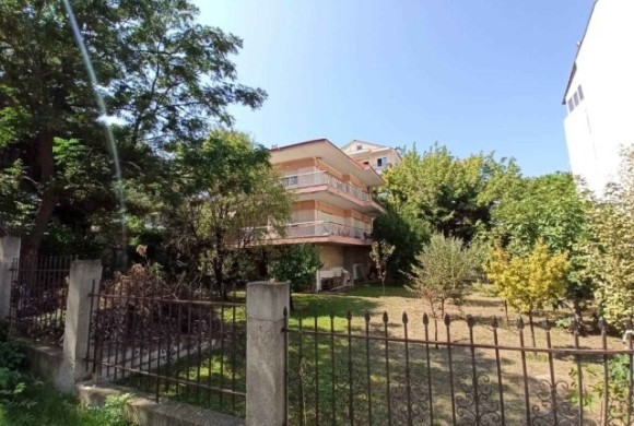 House for sale in Suburbs