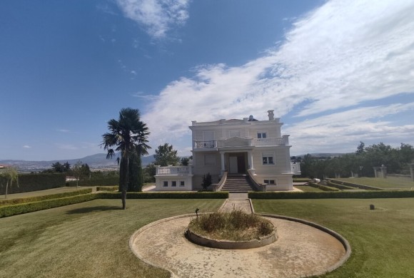 Villa for sale in Suburbs