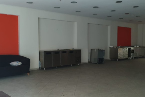 Building for sale in Center