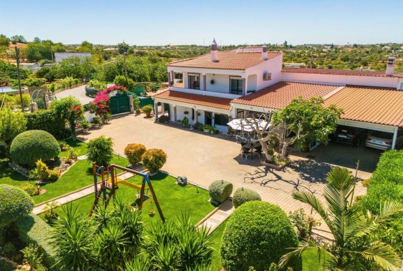 Villa for sale in Faro