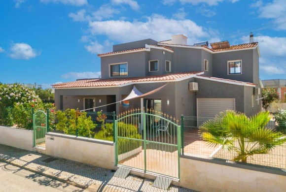 Villa for sale in Faro