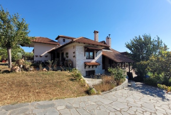 Villa for sale in Suburbs
