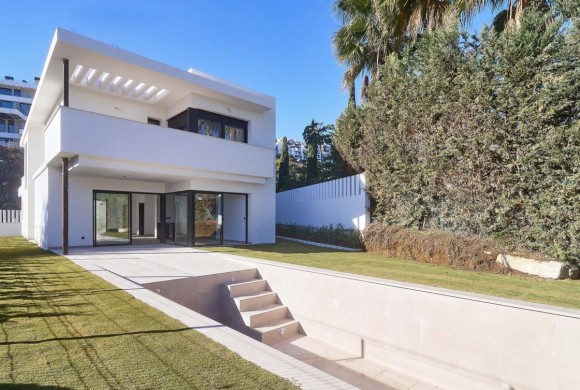 Villa for sale in Calanova Golf