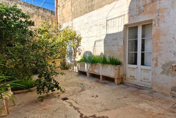 Palace / Castle for sale in Zebbug