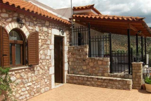House for sale in Lakonia