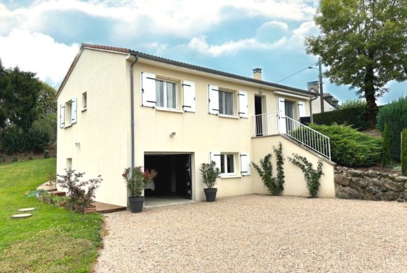 Villa for sale in Auvergne