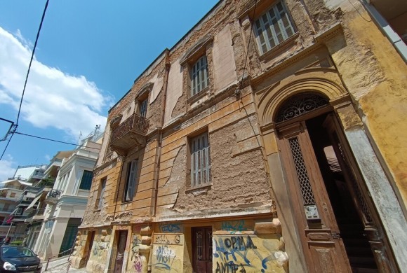 Building for sale in Piraeus