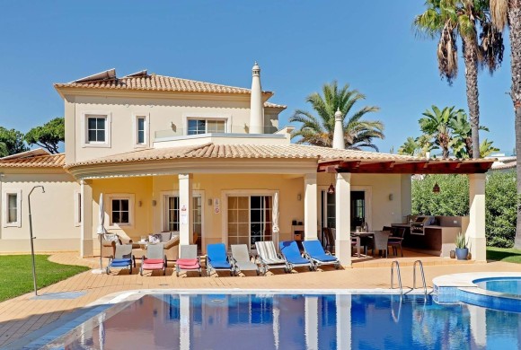 Villa for sale in Central algarve