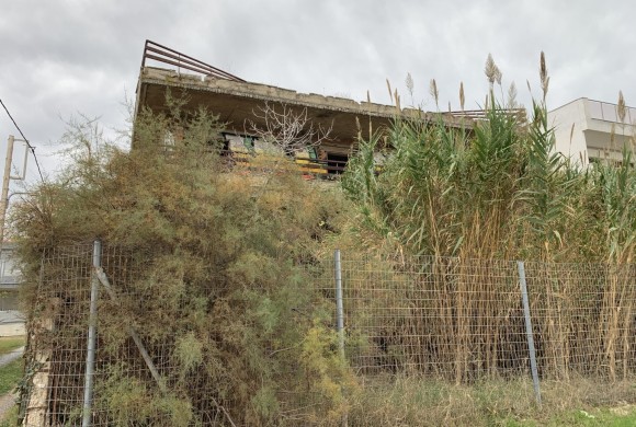 Land for sale in Suburbs