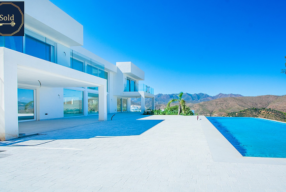 Villa for sale in La Mairena