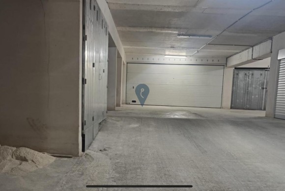 Garage / Parking Space for sale in Swieqi