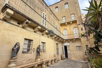 Palace / Castle for sale in 