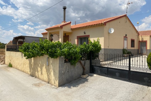 Villa for sale in Chirivel